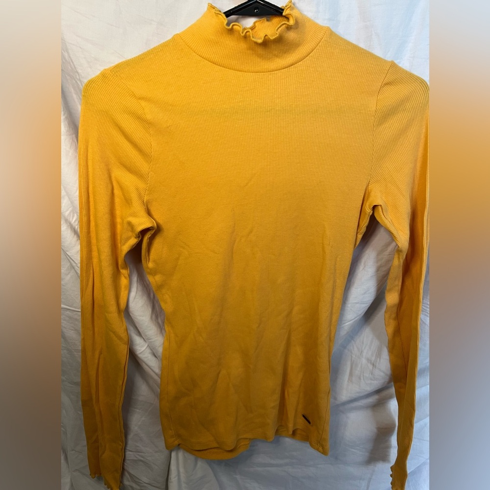 Hollister ribbed turtle neck long sleeve